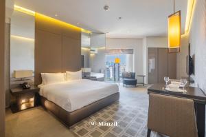 Luxury Studios & Apartments in Dubai Creek Heights, Near Wafi Mall & Dubai Frame