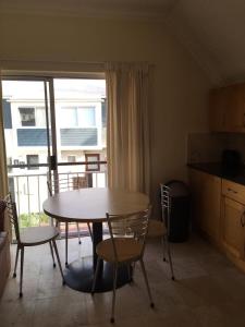 Elegant Quays Waterfront One Bedroom Apartment