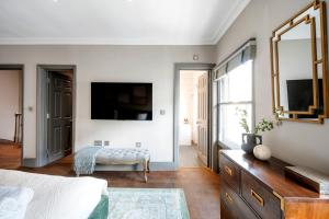 Soho 2 BEDROOMS, 3 BEDS, 2,5 BATHROOM on central location