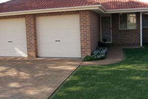 Worrigee house 3 mins walk to grocery & hospital