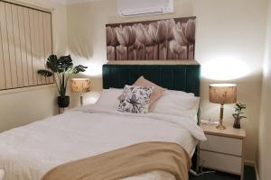 Worrigee house 3 mins walk to grocery & hospital