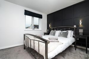 3 Bedroom House-Private Parking