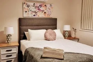 Worrigee 3BR1BT with Wi-Fi, Parking, Walk to Shops - Jindy Andy