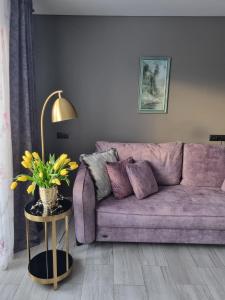 Few Steps to the Bay