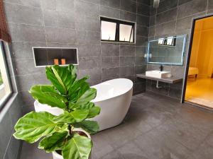 SunsetChalet 25pax Pool Snooker Bathtub Playground