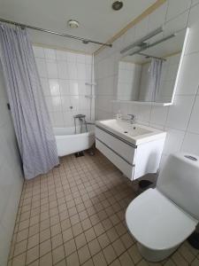 5 sovrum 9 bäddar 12 sovplatser