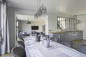 Villa dexception au coeur de Deauville, Jardin & Cinéma privé