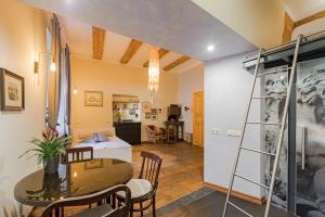 Vintage Old Town Apartments