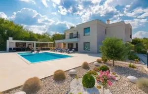 Amazing Home In Grubine With Sauna - Šumet