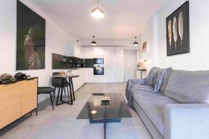 BEAUTIFUL 1 - BR APARTMENT - Next To Rue Antibes