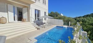 Pool, 300m to beach, private location, sea view - Villa Zelena