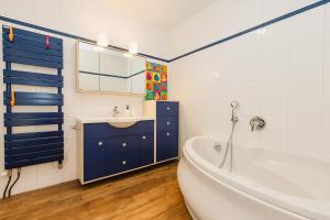 Maisons de vacances Le Loft Black Wood - Piscine prive et grande terrasse a 20 min de Rennes : photos des chambres