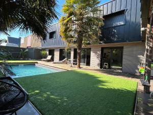 Maisons de vacances Le Loft Black Wood - Piscine prive et grande terrasse a 20 min de Rennes : photos des chambres