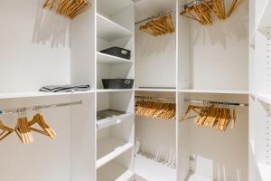 Maisons de vacances Le Loft Black Wood - Piscine prive et grande terrasse a 20 min de Rennes : photos des chambres