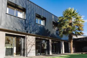 Maisons de vacances Le Loft Black Wood - Piscine prive et grande terrasse a 20 min de Rennes : Maison 4 Chambres