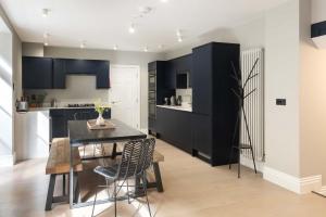 Former Wine Vaults with Hot Tub & Private Courtyard