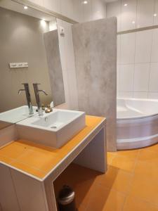 B&B / Chambres d'hotes Chambres d'hotes Le Bernes : Suite Familiale