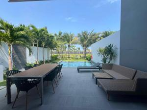 2-min from Private Beach Sanctuary Villa Ho Tram
