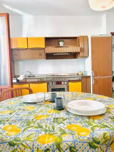 Michelle Holiday House