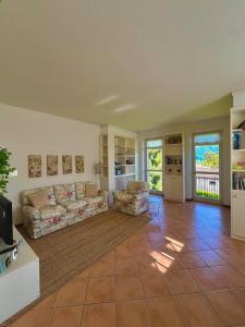 Stunning renovated flat on Lake Como with parking