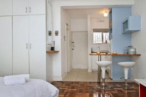 Sandringham Studio in Mouille Point