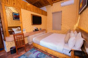 Harness Zipline And Adventure Resort