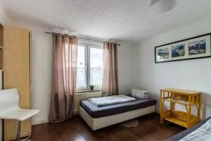 Zweibettzimmer in Bitterfeld-Wolfen, Haus mit Gemeinschaftsküche und -Bad für Monteure - Bobbau