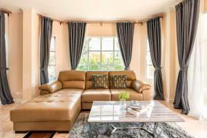 Top family house in peaceful area with lake view 3BR 15 mins to city