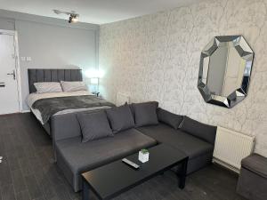 OYEs STUDIO APARTMENT