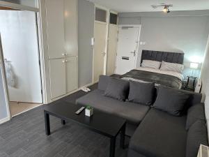 OYEs STUDIO APARTMENT