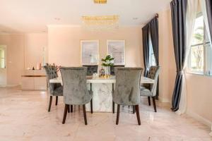 Top family house in peaceful area with lake view 3BR 15 mins to city