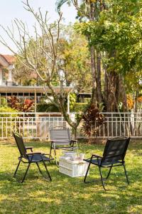 Top family house in peaceful area with lake view 3BR 15 mins to city