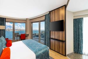 Superior Bosphorus View Room with Balcony room in Opera Hotel