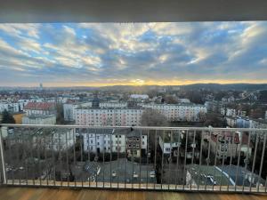 Comfortable 3city Apartment with Balcony by Noclegi Renters