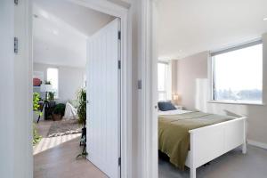 Charming & Modern Flat with Balcony