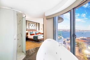 King Bosphorus View Room with Hot Tub & Balcony room in Opera Hotel