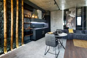 VIP Studio MANHATTAN City, Prospect Beresteiskyi 11