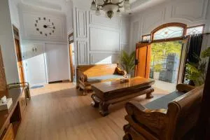 Atharis Homestay - Balong