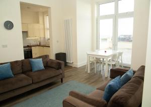 Seaview Apartments - 28-29 Marine Parade, Harwich - Perfect for business & long term stays