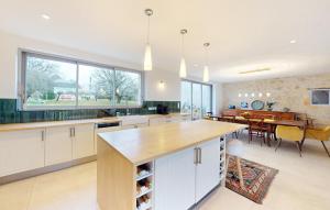 Maisons de vacances Nice Home In Saint-Geraud-De-Corps : photos des chambres