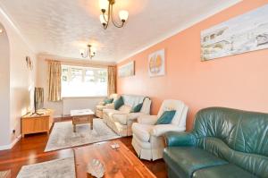 Dassia-Rural Bungalow, Dog Friendly with Hot Tub Near Gurnard