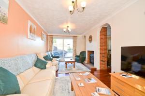 Dassia-Rural Bungalow, Dog Friendly with Hot Tub Near Gurnard