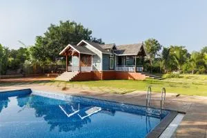 TheSunlitHaven Pool GlassRooms Lawn - Pāmalparti