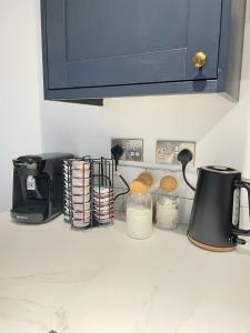 Brand New City Centre Apartment - Free offsite Parking Available