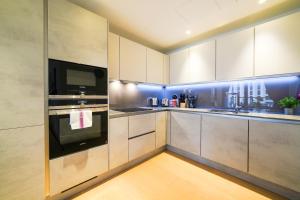 Executive 1 Bed Apartment Central London Victoria Station FREE WIFI & COOLING SYSTEM by City Stay Aparts London