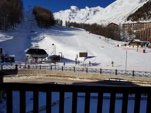 Appartements Residence Val Benoit face a la piste de ski l-aiguille en centre station 4 couchages : photos des chambres