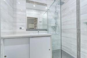 Elegant Apartment Jaglana with Parking in Old Town Gdańsk by Noclegi Renters