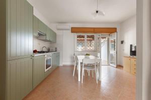 Nanzi Mari by BarbarHouse