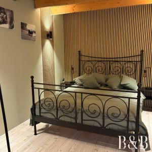 B & B In Two Hulten