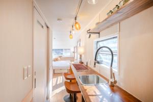 本栖ベース～ヴィンテージトレーラーとバレルサウナ’1日1組限定’の貸切別荘～